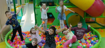 Игры и пицца в мультипарке Игры и пицца в мультипарке.